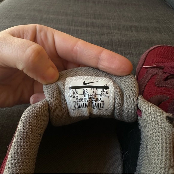 EUC Nike MD Runner 2 sneaker, Colorway: Team Red/Night Maroon, M9.5 / W11 - Picture 4 of 8